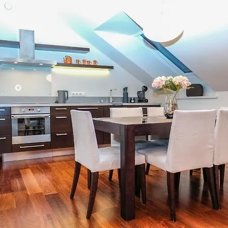 Spacious Luxury City Hall Apartman