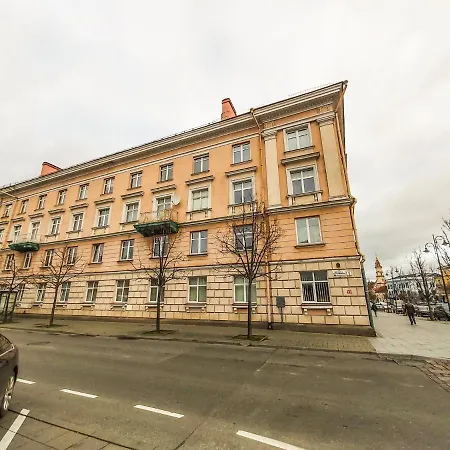 Spacious Luxury City Hall *